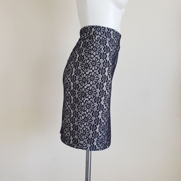 BANANA Republic Floral Black Lace Skirt - Picture 2 of 6